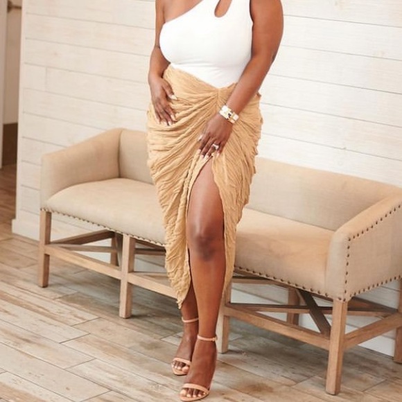 Stone Textured Ruched Midi Skirt - Picture 5 of 5